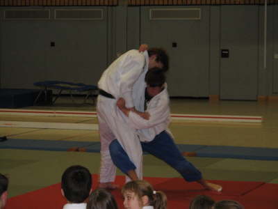 Montag, 8.12.08. Nikolaus Sondertraining in der Sporthalle der WBG K�ln-H�henhaus.