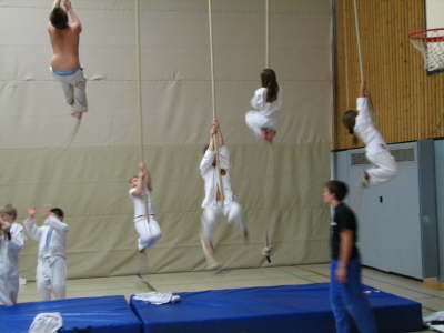 Montag, 8.12.08. Nikolaus Sondertraining in der Sporthalle der WBG K�ln-H�henhaus.