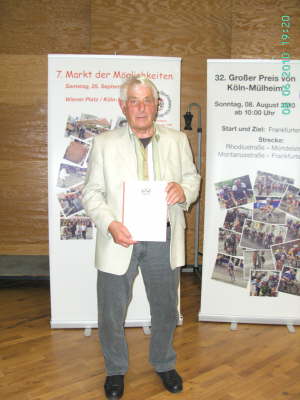 Dienstag, 08.06.2010. Ehrung von Georg Joh. Reinartz durch den Bezirksb�rgermeister Norbert Fuchs.
