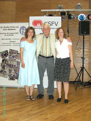 Dienstag, 08.06.2010. Ehrung von Georg Joh. Reinartz durch den Bezirksb�rgermeister Norbert Fuchs.