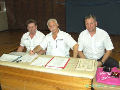 Montag, 05.07.2010. Karate Kyu-Pr�fung in der TH Von-Bodelschwingh-Str. 6 Pr�flinge.