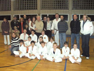 Montag, 08.12.08. Karate Kyu-Pr�fung in der TH Von-Bodelschwingh-Str.