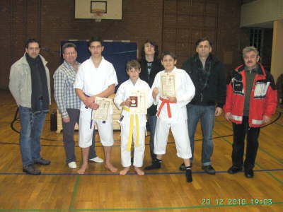 Montag, 20.12.2010. Karate Kyu-Pr�fung in der TH Von-Bodelschwingh-Str.