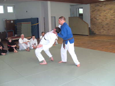 Samstag, 02.06.07. Kyu- und Dan-Pr�fung in der TH der Schule Kopernikus-Str. in K�ln-Buchforst.