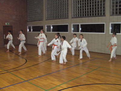 Montag, 08.12.08. Karate Kyu-Pr�fung in der TH Von-Bodelschwingh-Str.