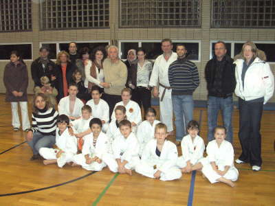 Montag, 08.12.08. Karate Kyu-Pr�fung in der TH Von-Bodelschwingh-Str.