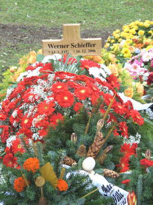 Freitag, 22.12.06. Beerdigung von Werner Schieffer auf dem Westfriedhof in K�ln-Bocklem�nd.