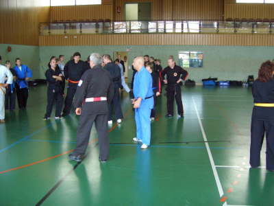 Samstag, 31.10.09. JJ Lehrgang St. Augustin. GM Soke Dieter Lindner 7. Dan unterrichtet Jujutsu, assistiert von Frank Blum 1. Dan.